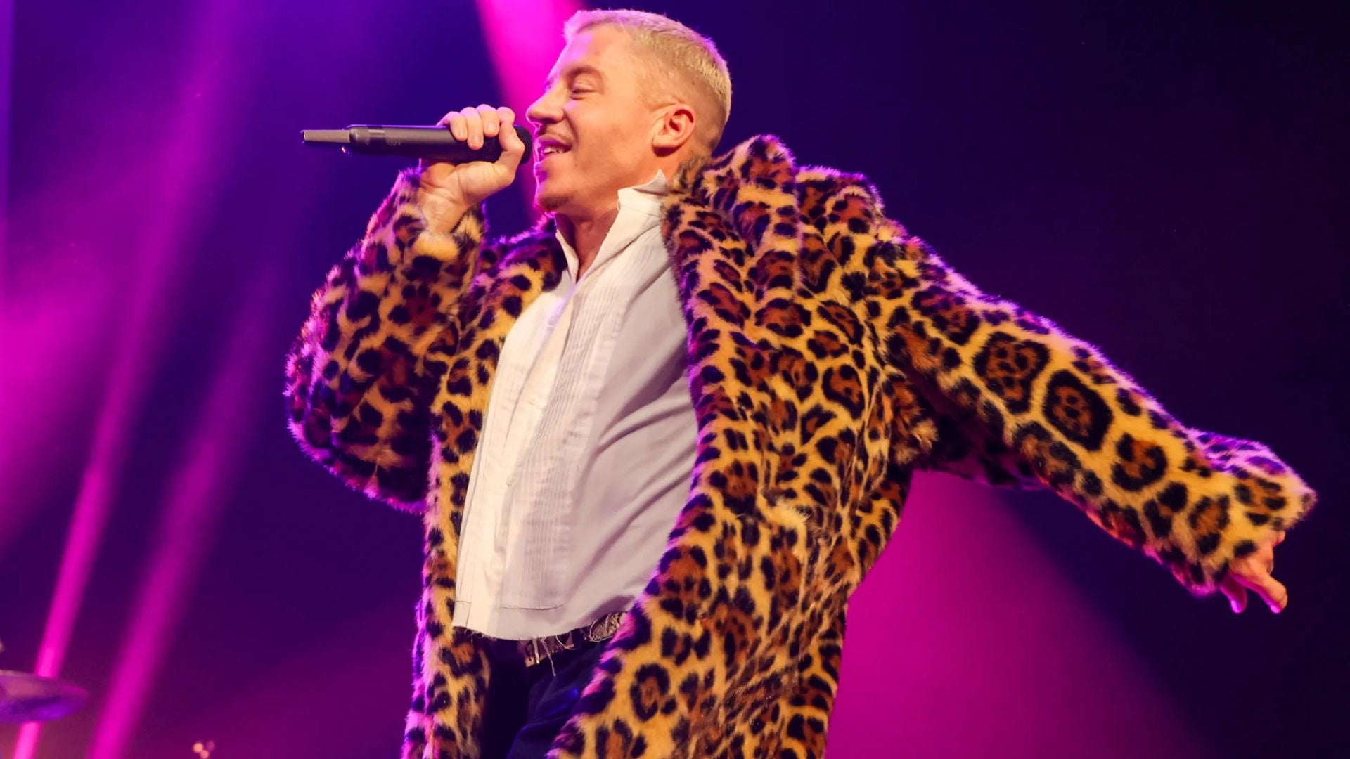 Bus to Macklemore at St Anne's Park 2025